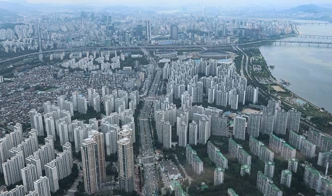 서울 송파구 롯데월드타워 스카이전망대에서 바라본 아파트 단지.2024.7.30(ⓒ뉴스1, 무단 전재-재배포 금지)