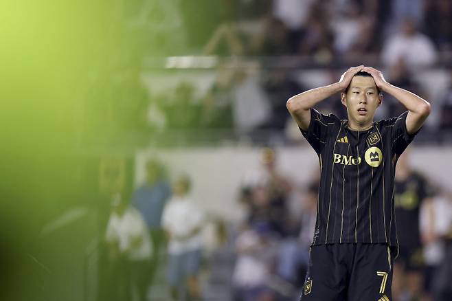 LAFC 홈 데뷔전에서 미국 무대 첫 패배를 맛본 손흥민. 사진=AP 연합뉴스
