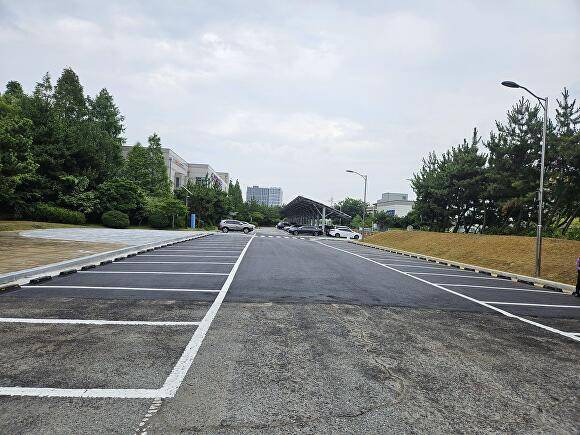 명지레포츠센터 주차장 전경. [사진=부산광역시 강서구]