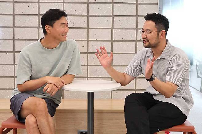 윤거성 대표(우)와 최세윤 CTO / 출처=IT동아
