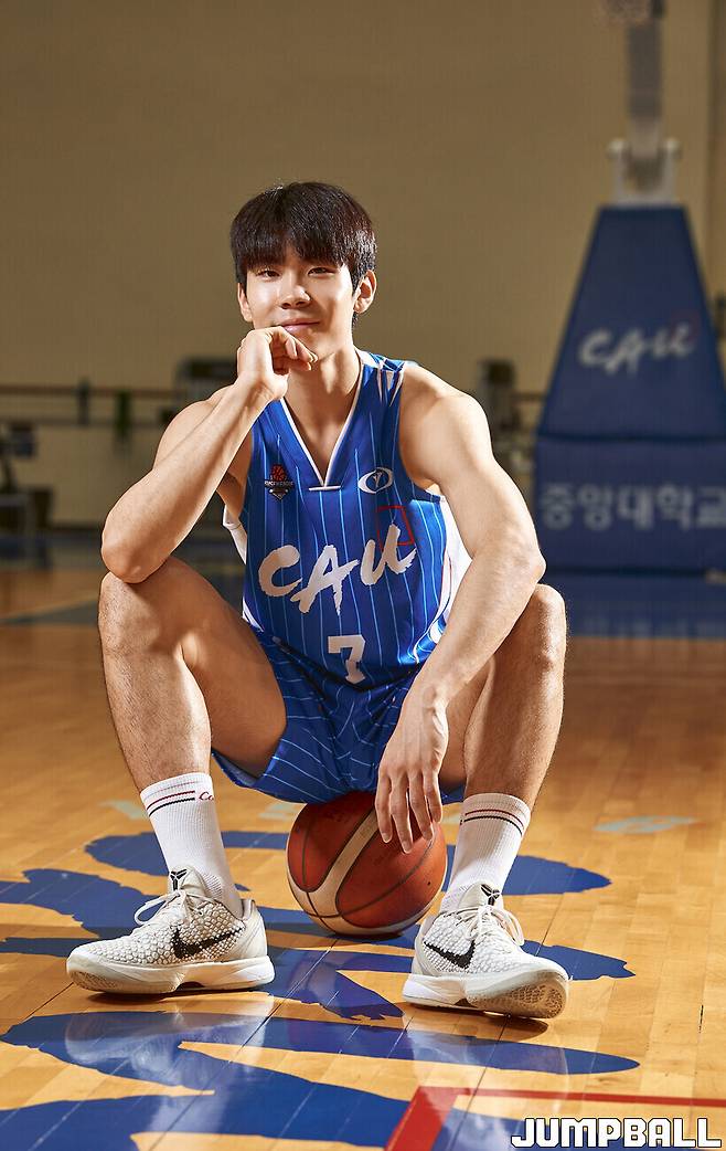 ▲MBC배 폭발적인 활약을 바탕으로 점프볼 8월 호에 실린 고찬유