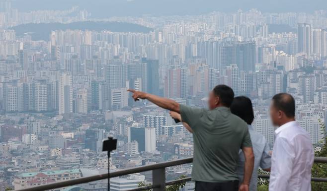 지난달 31일 서울 남산에서 바라본 서울 아파트단지 모습. / 사진=연합뉴스