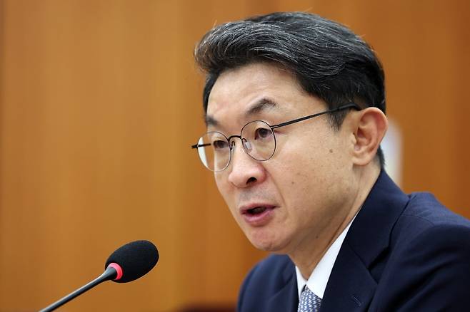 이억원 금융위원장 후보자가 2일 서울 여의도 국회에서 열린 국회 정무위원회에서 열린 인사청문회에 출석해 의원 질의에 답변하고 있다. /사진=뉴스1