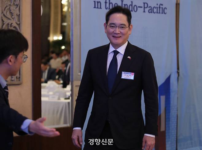 이재용 삼성전자 회장이 지난해 10월7일 필리핀 마닐라의 한 호텔에서 열린 한-필리핀 비즈니스포럼에 참석하고 있다. 대통령실사진기자단