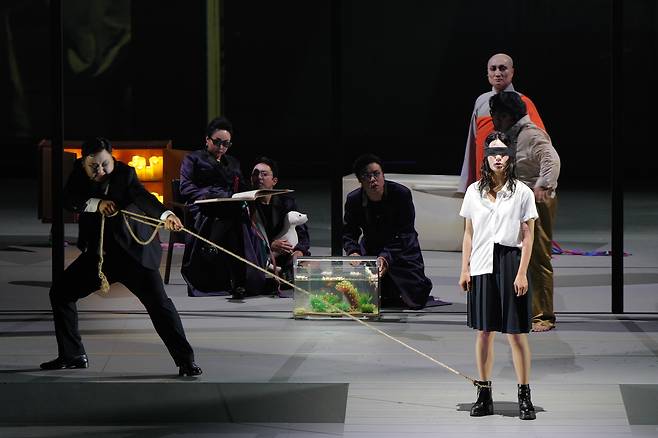 A scene from "Pansori Theater Shim Cheong" (Jeonju International Sori Festival, National Changgeuk Company of Korea)