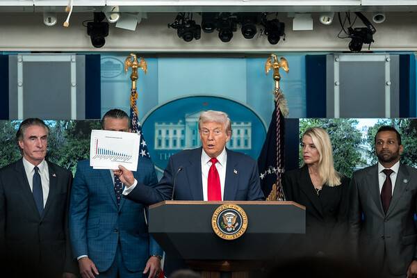 ▲ 지난달 11일(현지시간) 백악관에서 기자회견하고 있는 트럼프 대통령. 사진=백악관 flickr