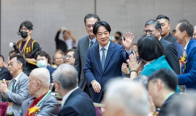 지난달 31일 대만 타이베이시 국립대만대병원에서 열린 '제21회 국제동양의학학술대회(ICOM 2025)' 개막식에 라이칭더 대만 총통이 입장하고 있다. 이번 학술대회에는 대만과 아시아권 연구자 1200여 명이 참석했으며 논문 92편과 포스터 96편이 발표됐다. 대만총통실