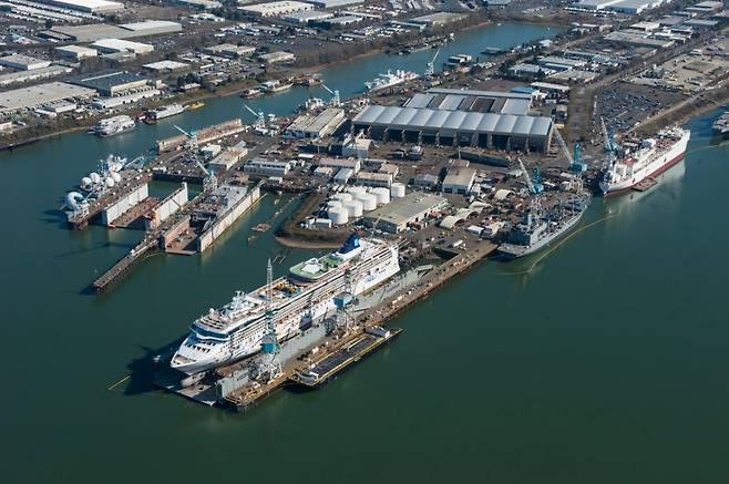 비거 마린 그룹이 운영하는 미국 오리건주의 스완 아일랜드 조선소 전경