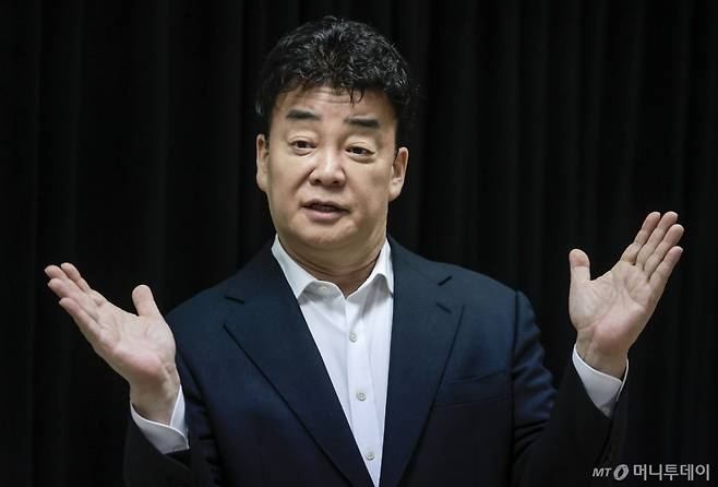 넷플릭스 시리즈 '흑백요리사' 시즌2에 외식기업 더본코리아 대표 백종원이 예정대로 등장한다. /사진=머니투데이 DB