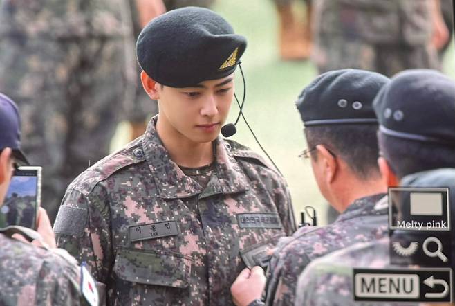아스트로(ASTRO) 차은우가 4주간 기초군사훈련을 마쳤다. /사진=X 갈무리