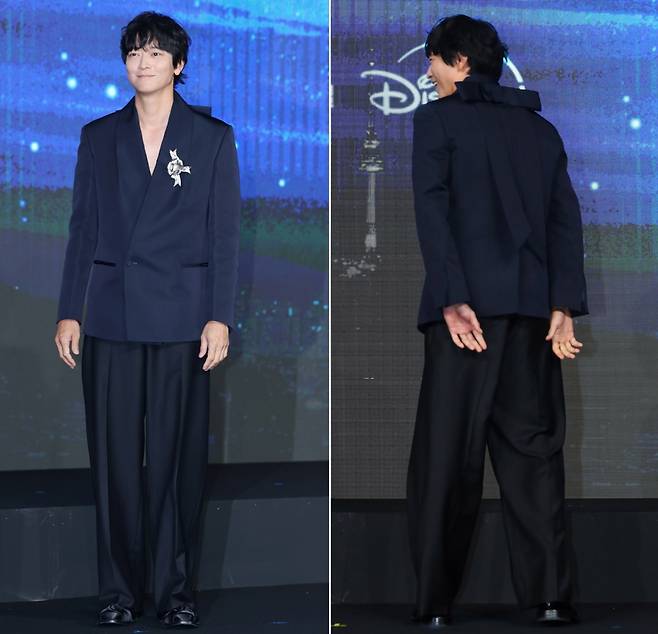 배우 강동원이 로맨틱한 리본 슈트 패션을 선보였다. /사진=이동훈 기자