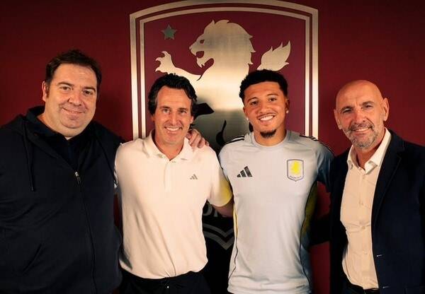 맨체스터 유나이티드가 오랜 시간 팀과 갈등을 벌인 제이든 산초를 임대보냈다. 사진은 아스톤 빌라로 임대를 떠난 제이든 산초(오른쪽 두번째)의 모습/사진=아스톤 빌라 홈페이지 캡처