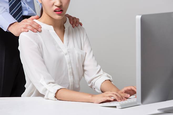 성추행 연출 이미지. 기사와 직접 관련 없음. [게티이미지뱅크]