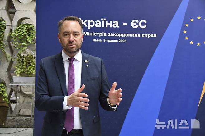 [르비우=AP/뉴시스] 막심 프레보 벨기에 외무장관은 이달 열리는 유엔총회에서 팔레스타인을 국가로 인정하겠다고 1일(현지 시간) 밝혔다. 사진은 프레보 장관이 지난 5월 9일 우크라이나 르비우에서 열린 우크라이나-유럽연합(EU) 외무장관 회의 중 기자들에게 발언하는 모습. 2025.09.02