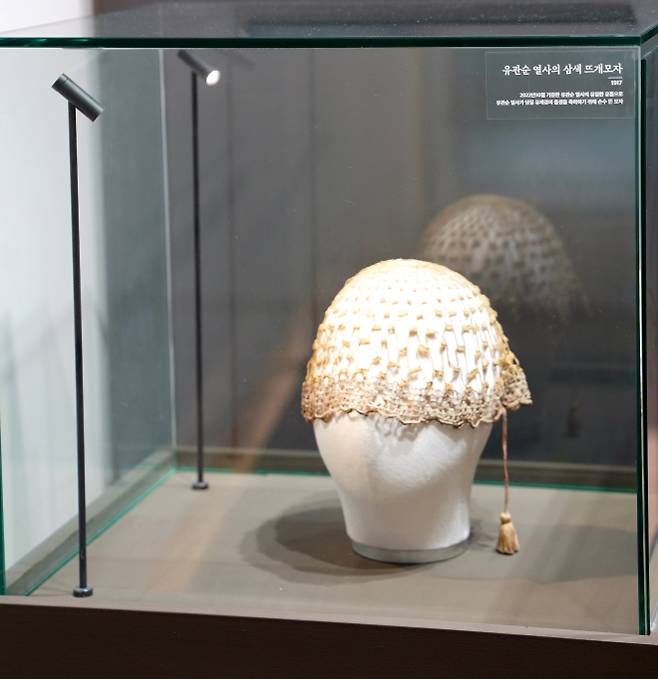 백석대학교가 2일 유관순 열사의 유일한 유품인 ‘뜨개 모자’를 일반인에게 공개했다. 백석대 제공