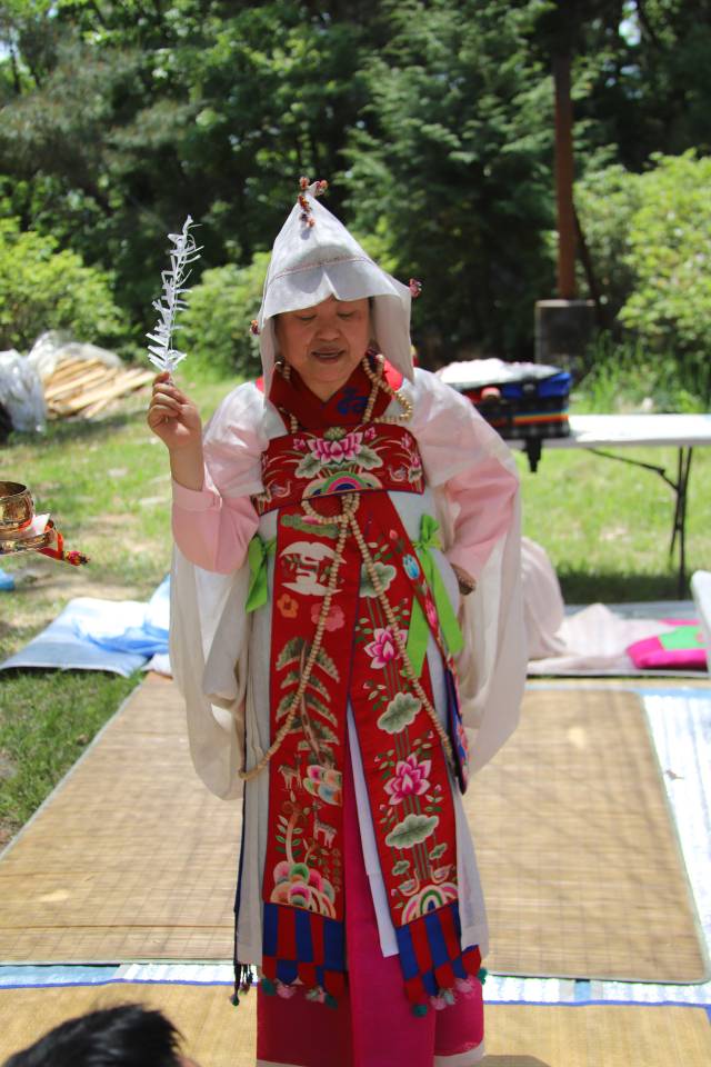 국가무형유산 서해안 배연신굿 및 대동굿 전승 교육사인 만신 김혜경/제공=갤러리현대