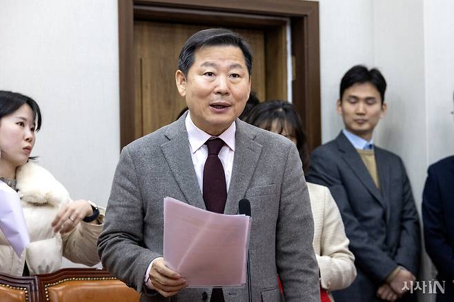 2024년 1월15일 이철규 당시 국민의힘 공동인재영입위원장이 국민인재를 영입하며 환영사를 하고 있다. ⓒ시사IN 조남진