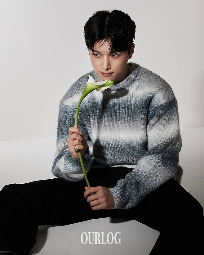 아워로그 가을 화보 이미지