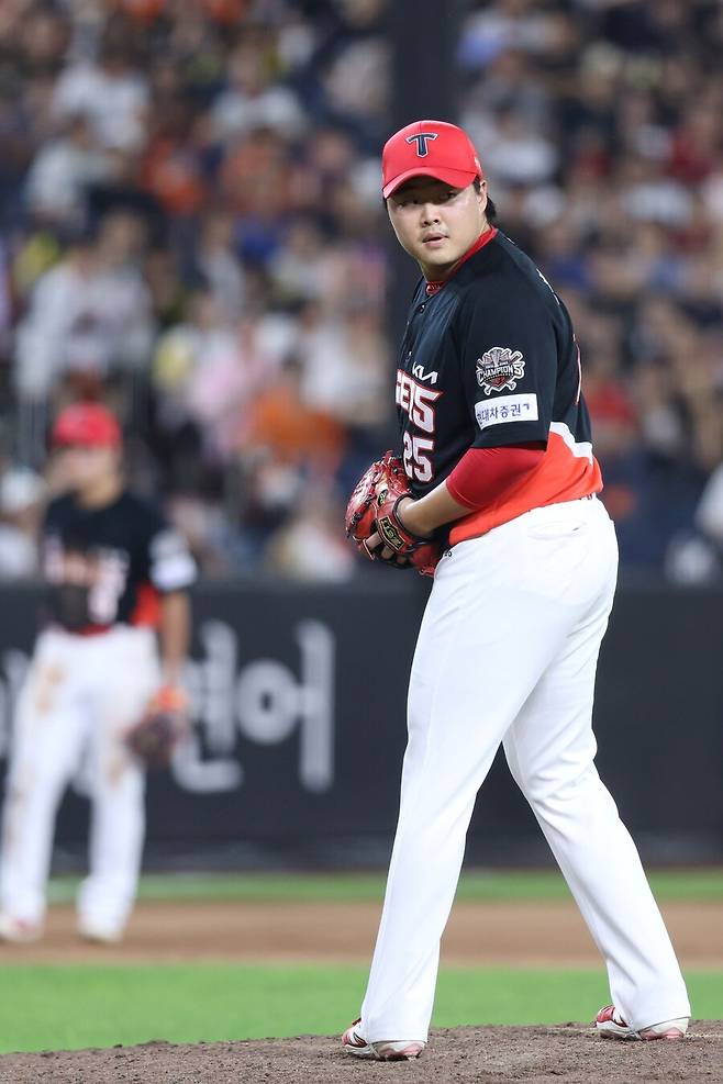 ▲ 6회 마운드에 올랐으나 0이닝 5실점으로 부진한 한재승 ⓒKIA타이거즈