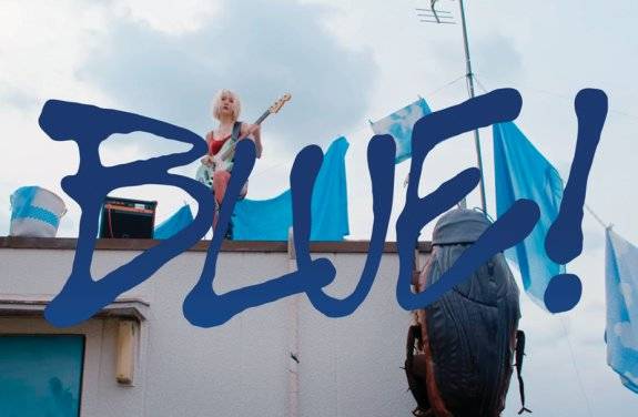 선미와 바퀴벌레 애인의 사랑 이야기를 담은 신곡 ‘블루!(BLUE!)’ 뮤직비디오 속 한 장면. 유튜브 채널 ‘선미 SUNMI’ 캡처&nbsp;