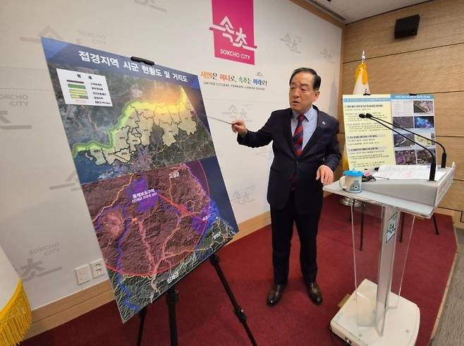 지난 3월 접경지역 업 기자간담회 중인 이병선 속초시장 [촬영 류호준]