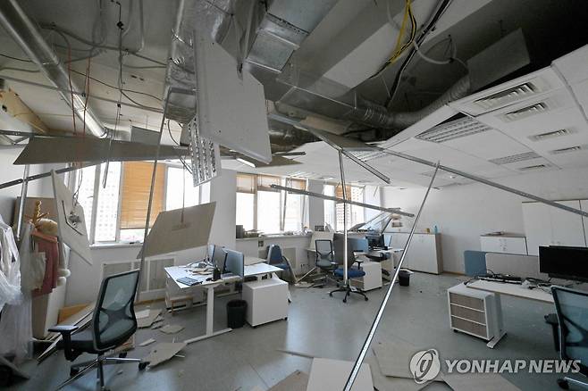 러시아의 공격으로 파괴된 키이우 유럽연합 대표부 건물 [AFP 연합뉴스. 재판매 및 DB 금지]