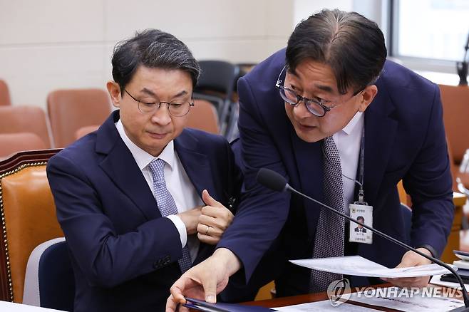 인사청문회 출석한 이억원 금융위원장 후보자 (서울=연합뉴스) 황광모 기자 = 이억원 금융위원장 후보자가 2일 국회 정무위원회에서 열린 인사청문회에 출석해 있다. 2025.9.2 hkmpooh@yna.co.kr