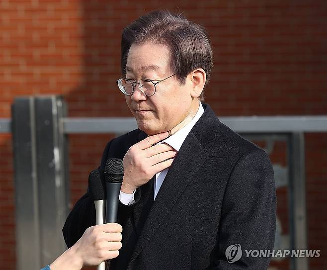 2024년 1월 퇴원하는 이재명 대통령 모습 [연합뉴스 자료사진]