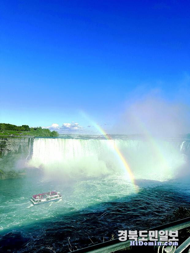 웅장한 나이아가라 폭포.의 무지개.