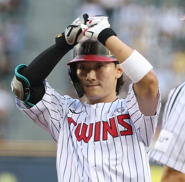 신민재의 빛바랜 LG트윈스 헬멧. 그의 잦은 경기 출장을 상징한다. (사진=LG 트윈스)