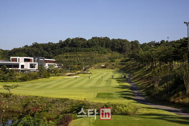 골퍼들이 더크로스비GC에서 라운드하고있다. (사진=더크로스비GC)