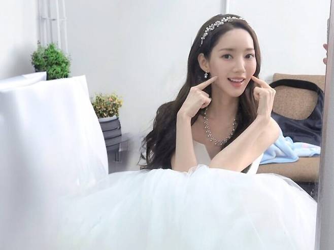 드라마 '세이렌'으로 컴백하는 배우 박민영이 부쩍 마른 모습으로 팬들의 걱정을 샀다.[사진=박민영 SNS]