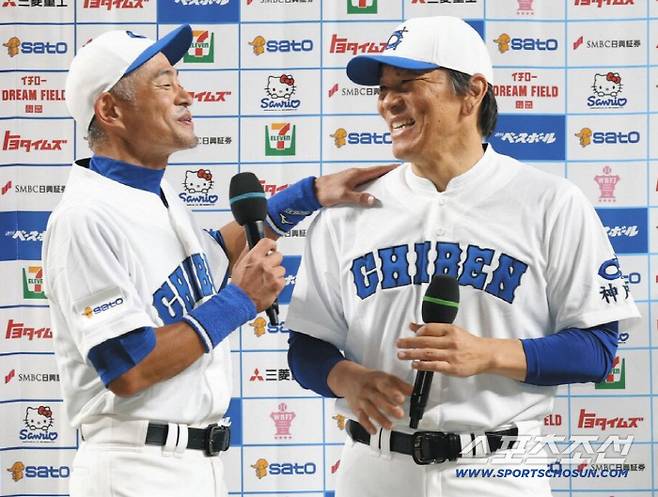 8월 31일 여자고교대표팀과 경기에 나란히 출전한 이치로와 마쓰이. 사진캡처=주니치 스포츠