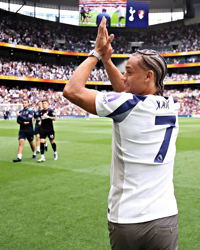 사진=시몬스 SNS 캡처