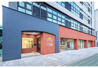 관광호텔에서 청년 임대주택으로 재탄생한 성북구 안암동의 '안암생활'. 아이부키 홈페이지.