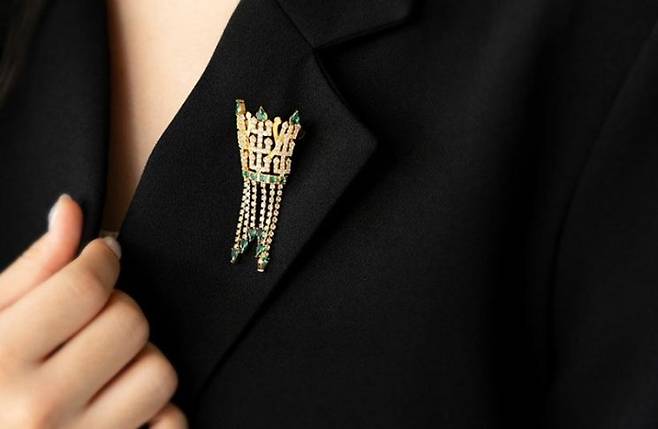 국립중앙박물관 온라인 뮤지엄숍에서 판매 중인 금관 브로치