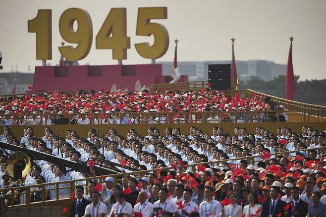 중국의 항일 및 반파시스트 전쟁 승리 80주년 열병식 등 기념행사가  3일 9시(현지 시각·한국 시각 오전 10시) 공식 시작됐다. 행사 현장의 모습. [베이징=AP/뉴시스]