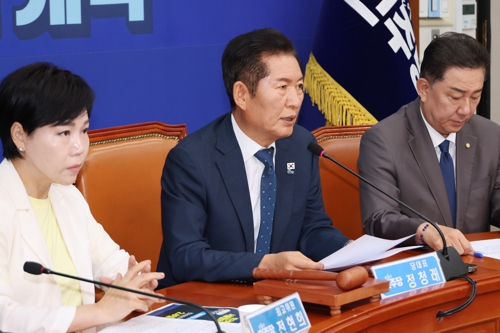 더불어민주당 정청래 대표가 3일 서울 여의도 국회에서 열린 최고위원회의에서 발언하고 있다. [연합뉴스]