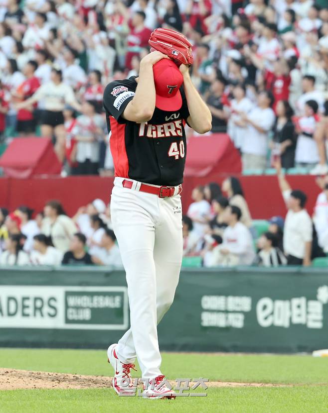 22일 오후 인천 SSG 랜더스필드에서 열린 2025 프로야구 KIA 와 SSG경기. KIA 선발 네일이 7회 SSG 한유섬에게 역전 3점포를 허용한 뒤 아쉬워하고 있다. 인천=정시종 기자 /2025.06.22.