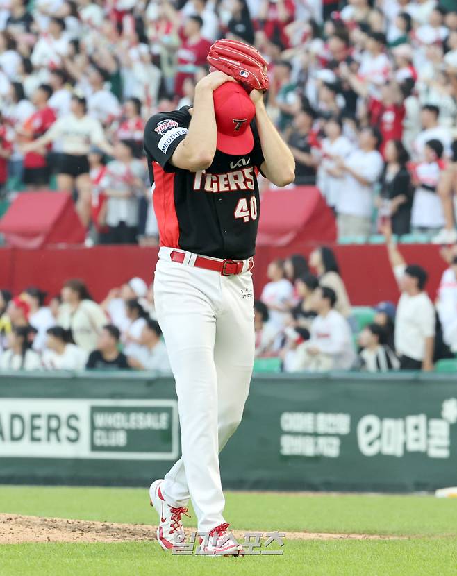 22일 오후 인천 SSG 랜더스필드에서 열린 2025 프로야구 KIA 와 SSG경기. KIA 선발 네일이 7회 SSG 한유섬에게 역전 3점 홈런을 허용한 뒤 고통스러워하고 있다. 인천=정시종 기자 /2025.06.22.