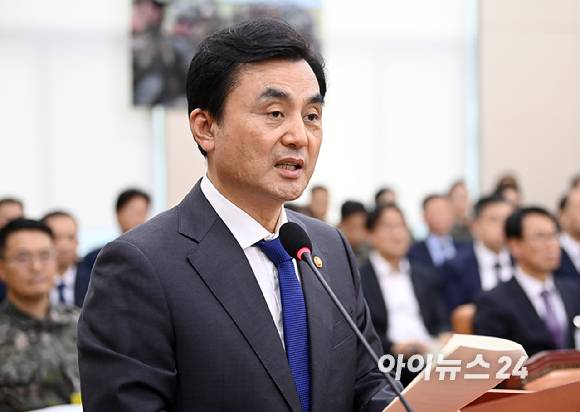 안규백 국방부 장관이 지난 25일 오후 서울 여의도 국회에서 열린 국방위원회 전체회의에서 2024회계연도 결산 관련 제안 설명을 하고 있다. [사진=곽영래 기자]