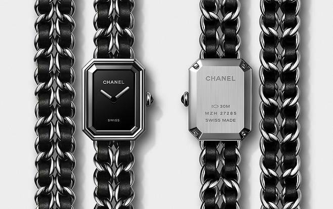 프리미에르 아이코닉 체인 더블 로우 워치. 손목에 두 번 감아 연출하는 제품이다. 사진 샤넬