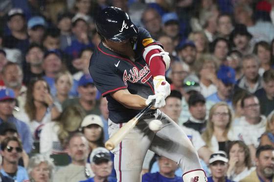 한국인 메이저리거 김하성이 애틀랜타 브레이브스 이적 후 첫 경기에서 멀티 히트를 때려내며 기분 좋은 새출발을 알렸다. AP=연합뉴스