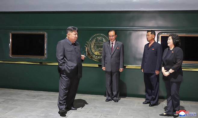 김정은 북한 국무위원장이 중국 전승절 80주년 기념행사에 참석하기 위해 지난 1일 전용열차로 출발했다고 조선중앙통신이 2일 보도했다. 연합뉴스
