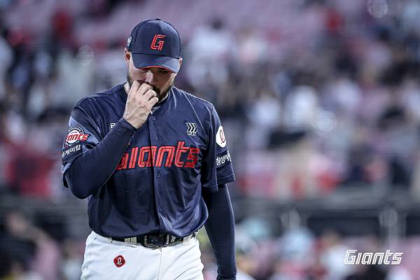 3일 수원에서 열린 KT전에서 롯데 선발 감보아가 고심하고 있다. 롯데 자이언츠 제공