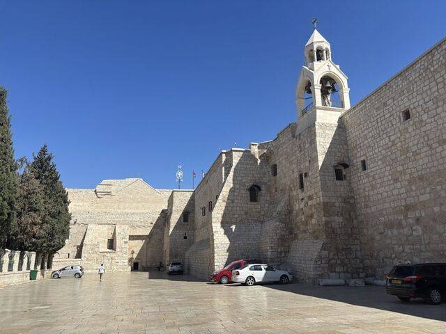 베들레헴 예수탄생기념교회 전경.