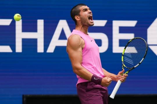 레헤츠카 물리치고 포효하는 알카라스. 사진[AP=연합뉴스]