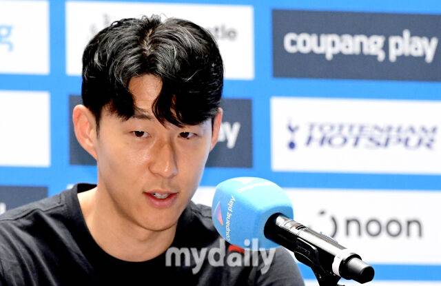 2025년 8월 2일 오전 서울 여의도 IFC에서 '2025 쿠팡플레이 시리즈, 토트넘 홋스퍼 FC 기자회견'이 열렸다. 토트넘 손흥민이 이적을 발표하고 있다./마이데일리