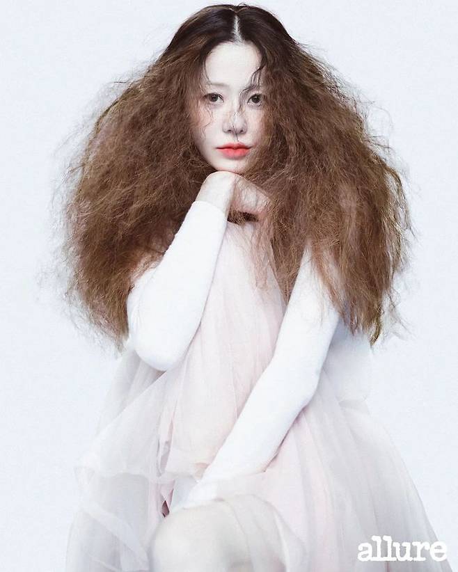 [서울=뉴시스] 패션 매거진 '얼루어 코리아'가 배우 고현정의 화보와 인터뷰를 공개했다. (사진=패션 매거진 '얼루어 코리아' 제공) 2025.09.03. photo@newsis.com *재판매 및 DB 금지