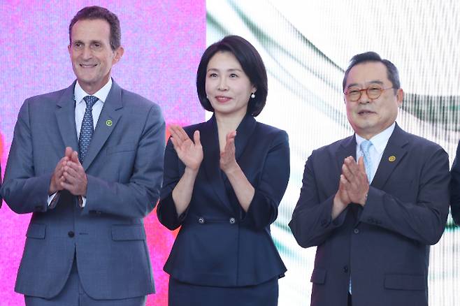 이재명 대통령의 부인 김혜경 여사가 3일 서울 강남구 코엑스에서 열린 프리즈 서울ㆍ키아프 서울 개막식에 참석하고 있다. 연합뉴스